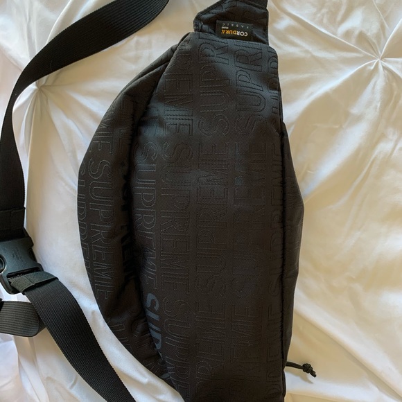 Authentic Supreme Cross body bag limited edition - Picture 3 of 5